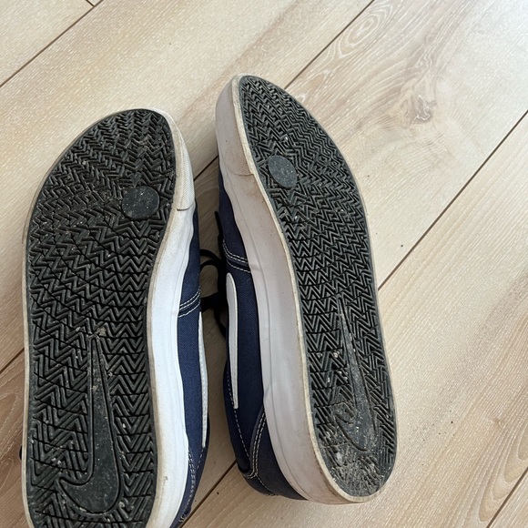 Nike Shoes - Picture 3 of 4